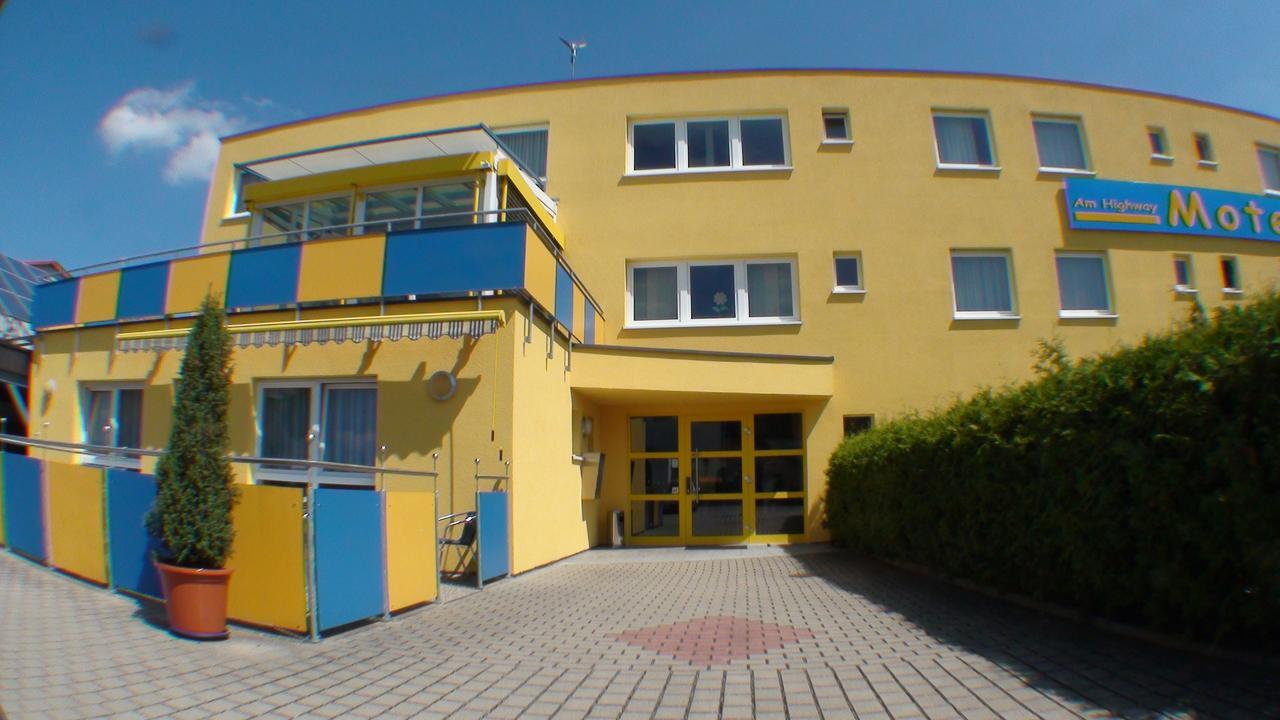 Motel Am Highway Althengstett Экстерьер фото