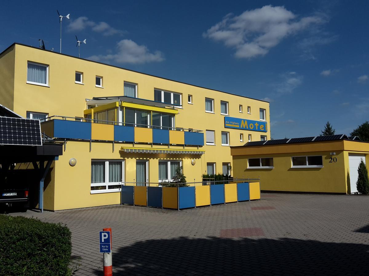 Motel Am Highway Althengstett Экстерьер фото