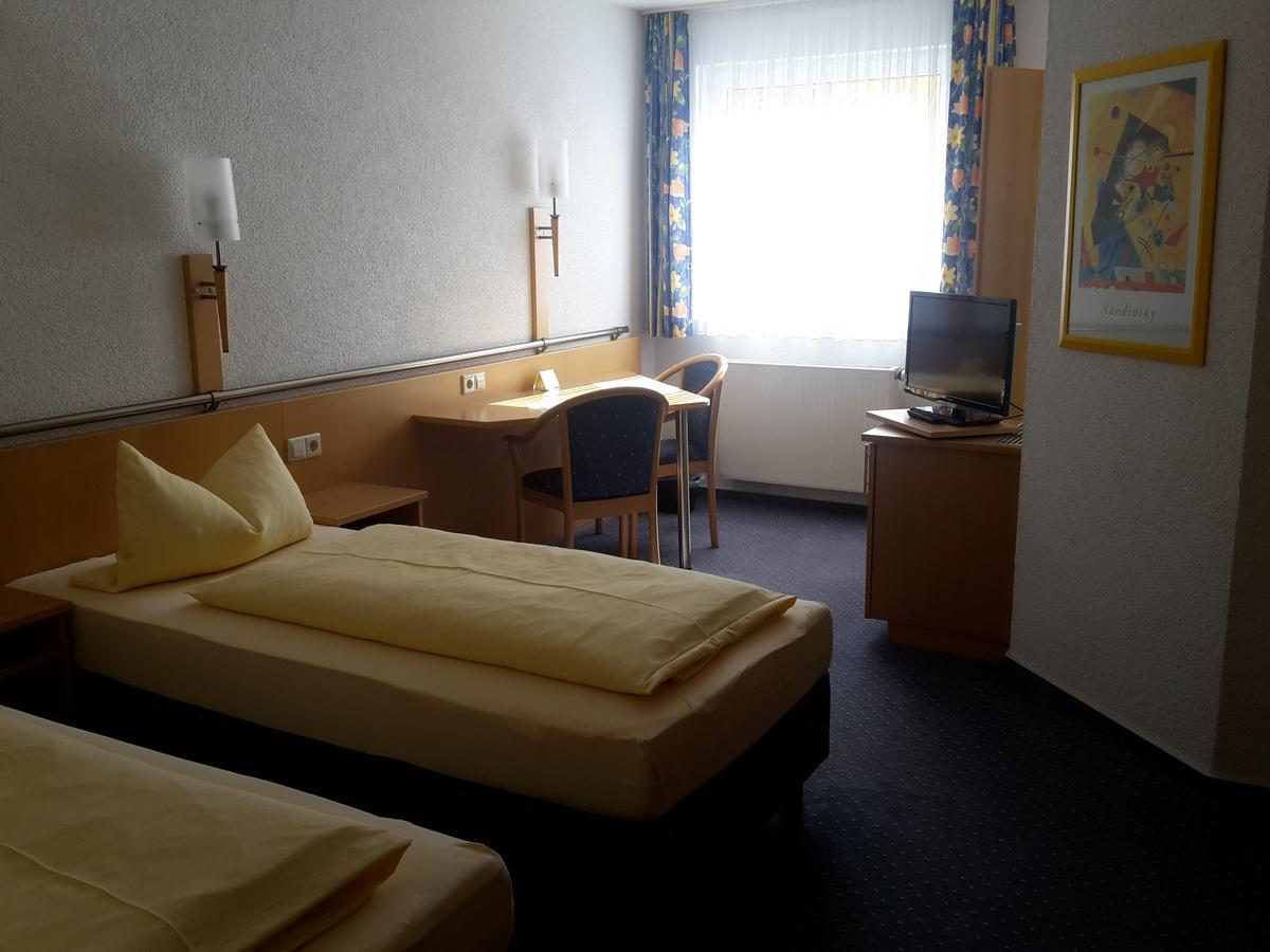 Motel Am Highway Althengstett Экстерьер фото