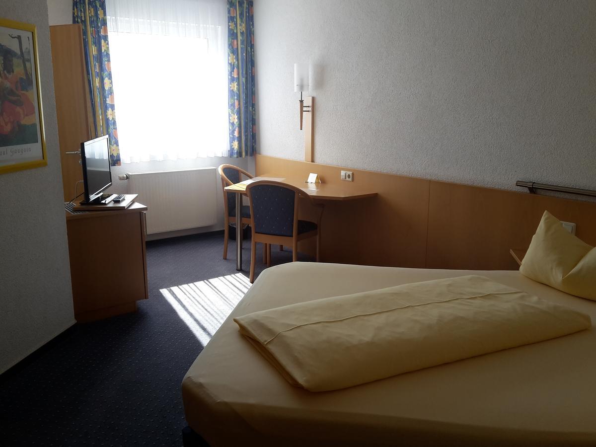 Motel Am Highway Althengstett Экстерьер фото